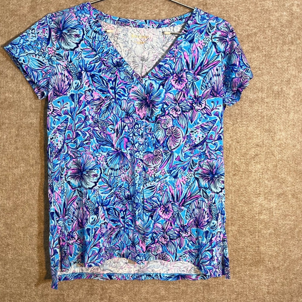 Lilly Pulitzer V-Neck Top S Breakwater Blue Shells n Bells Tee Coastal Casual - Picture 1 of 9